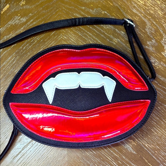 Mad Engine Vampire Red Lips & Fangs Crossbody Purse Bag Dracula Goth Punk - Picture 3 of 10
